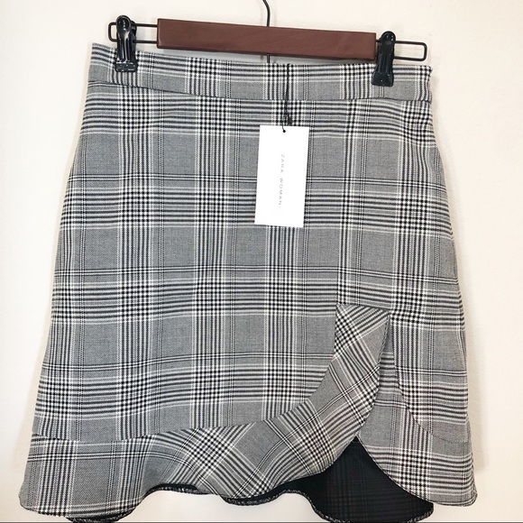 Zara Mini Skirt with Frill - Picture 5 of 6